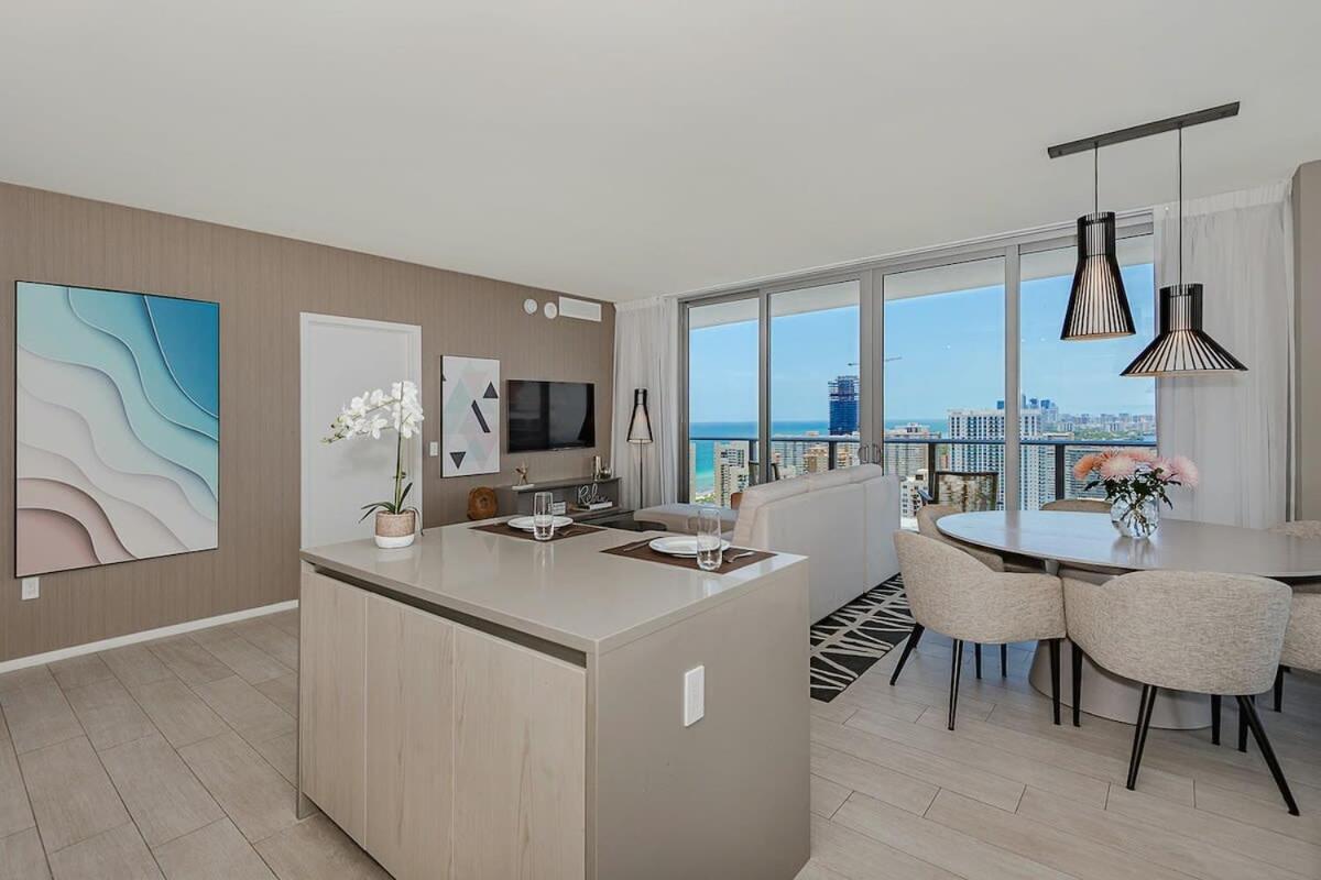 Luxury With Stunning View, Balcony, Amazing Pools Apartment Hollywood Bagian luar foto