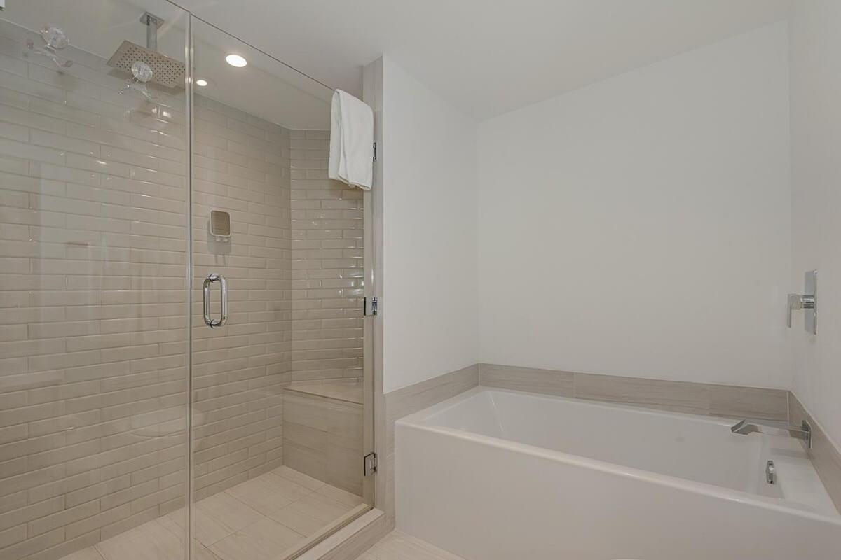 Luxury With Stunning View, Balcony, Amazing Pools Apartment Hollywood Bagian luar foto