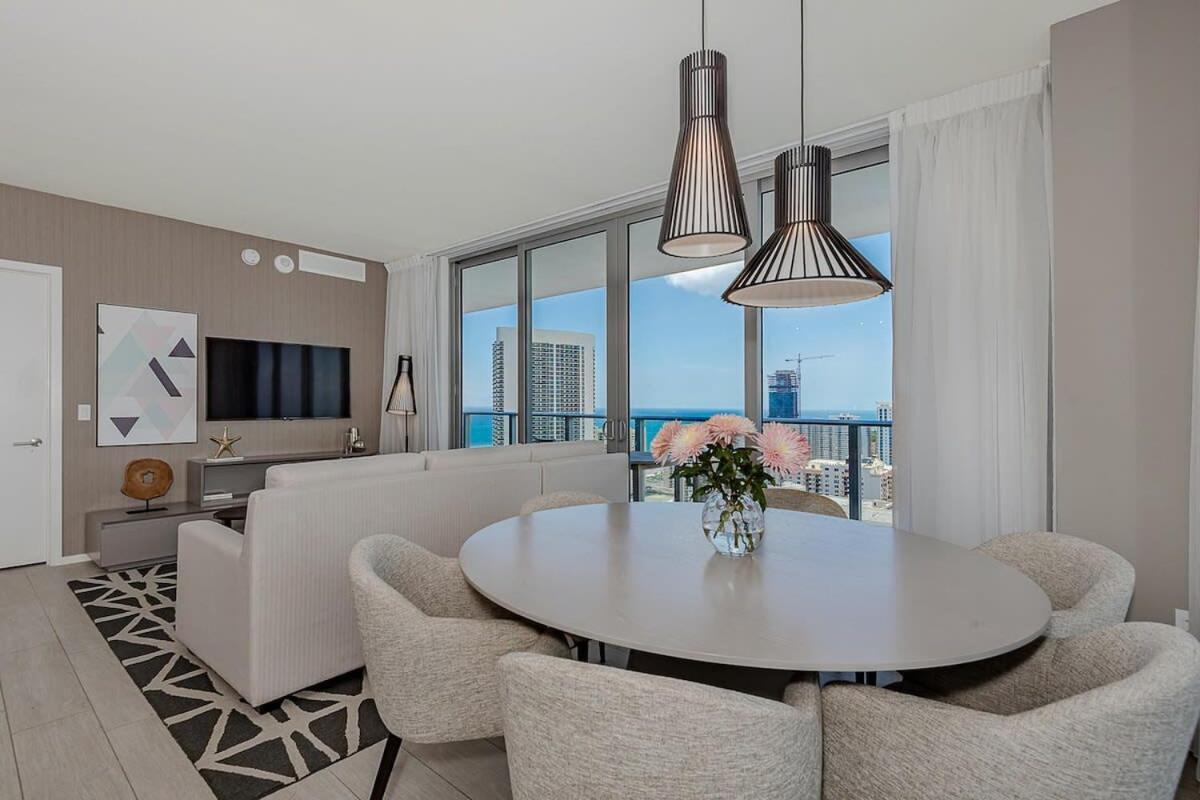 Luxury With Stunning View, Balcony, Amazing Pools Apartment Hollywood Bagian luar foto