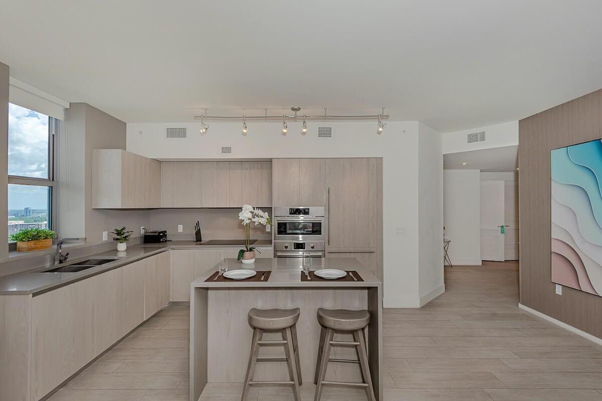 Luxury With Stunning View, Balcony, Amazing Pools Apartment Hollywood Bagian luar foto