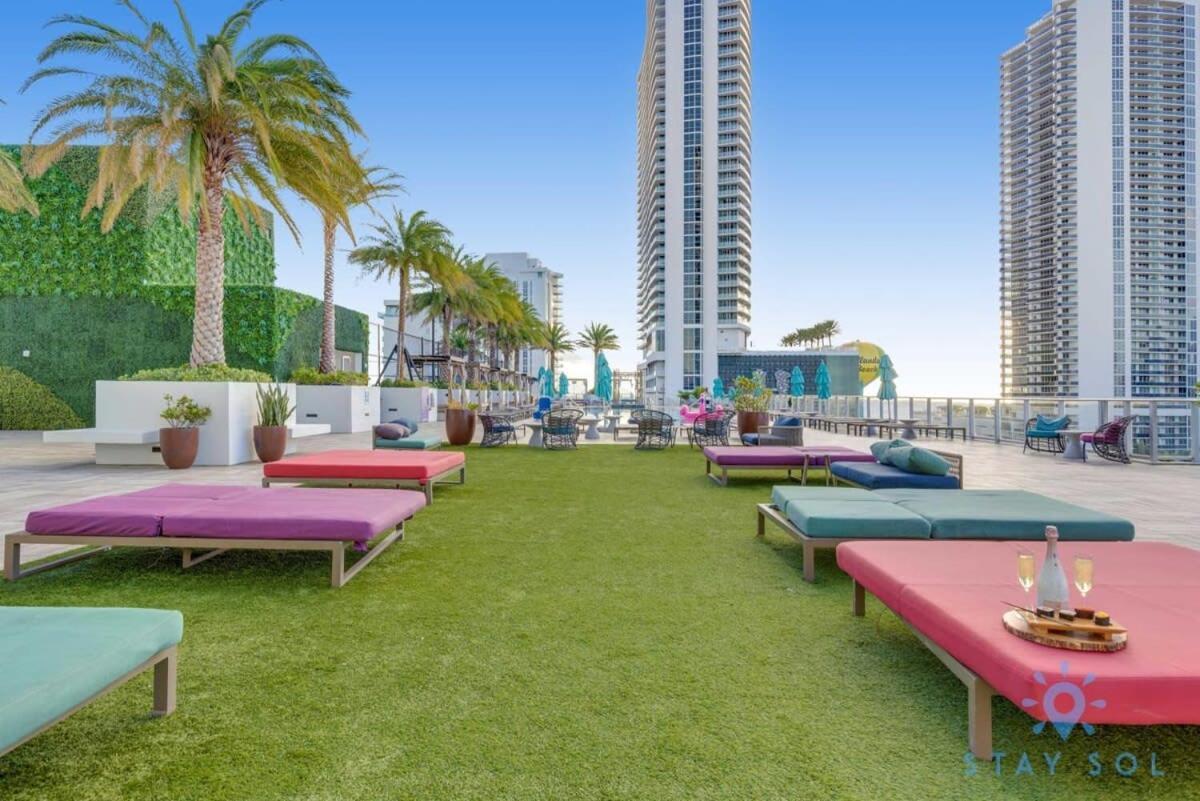 Luxury With Stunning View, Balcony, Amazing Pools Apartment Hollywood Bagian luar foto